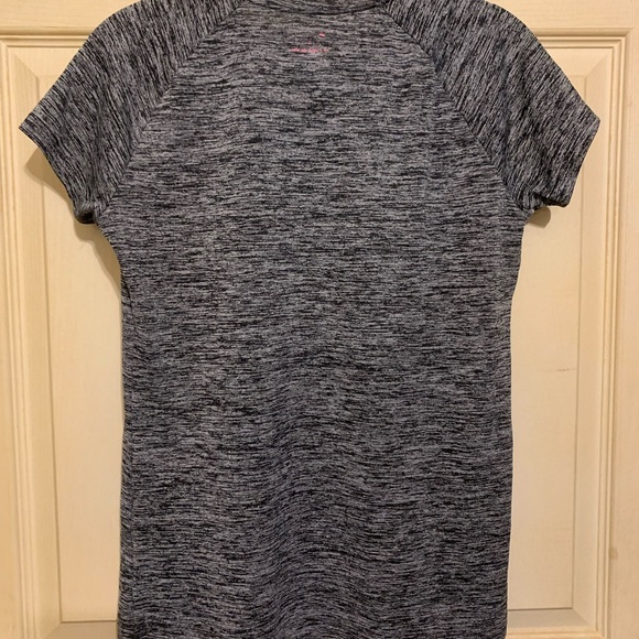 Under Armour dri-fit tshirt - Picture 2 of 4